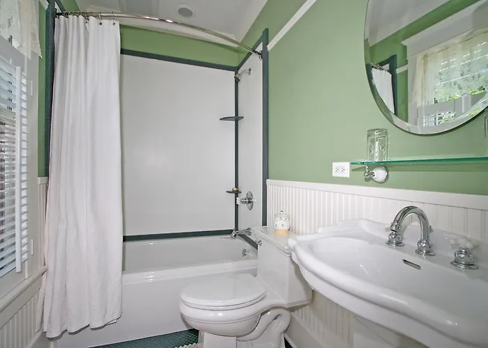 House Отель типа "постель и завтрак" 4*